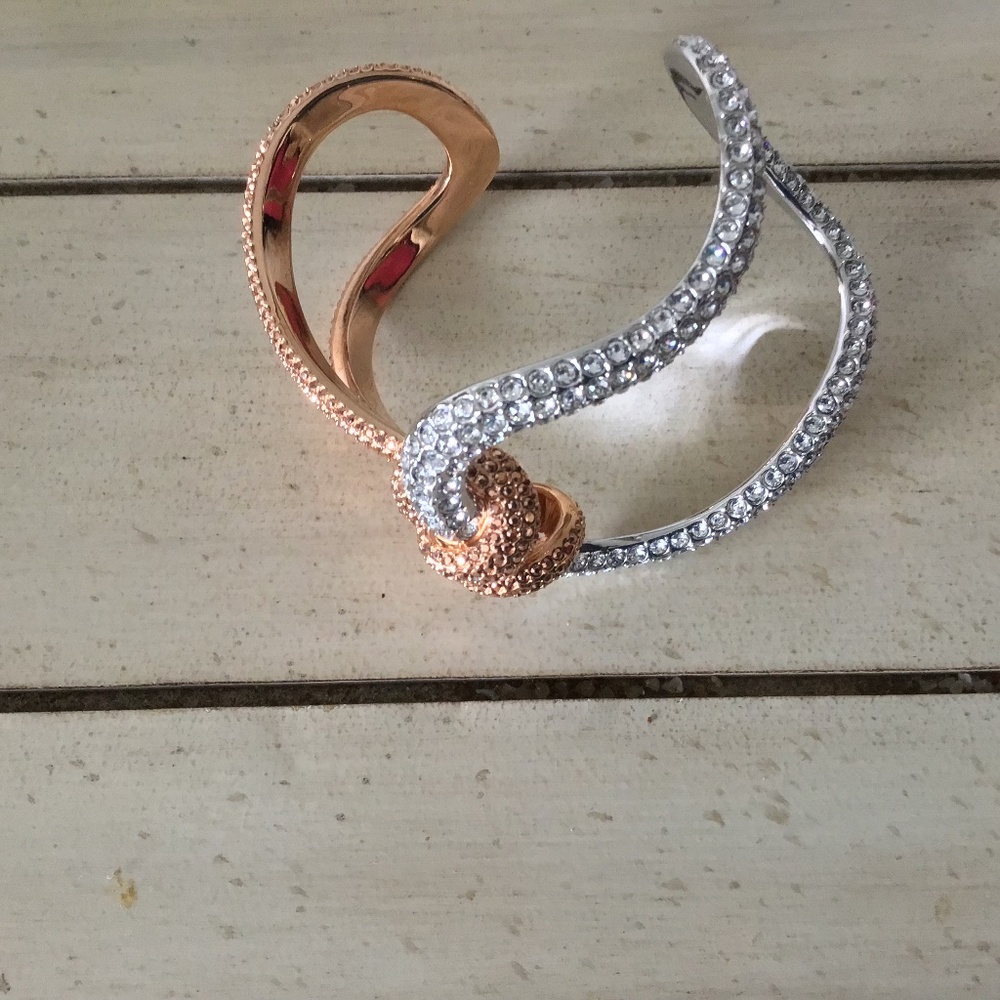 Swarovski bracelet Authentic brand new. Original price $400.